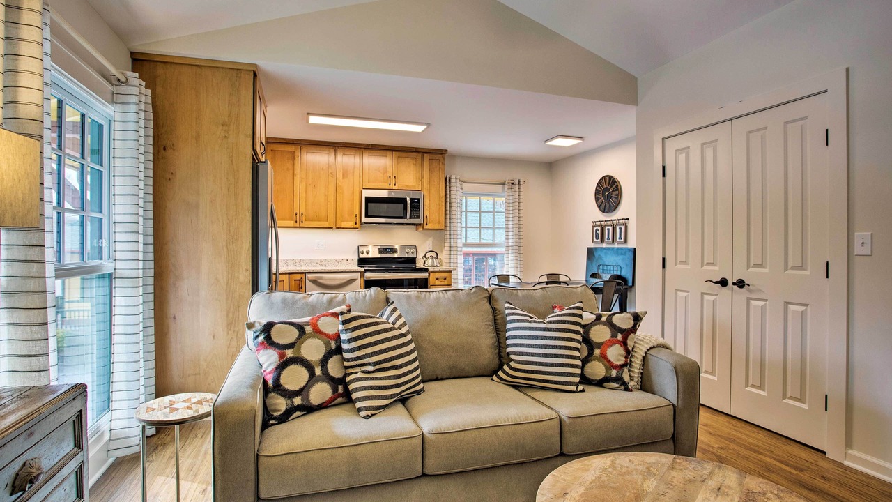 Photo of Livingroom in Saluda