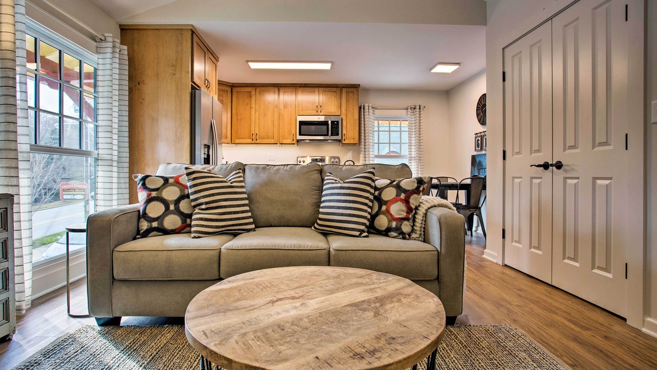 Photo of Livingroom in Saluda