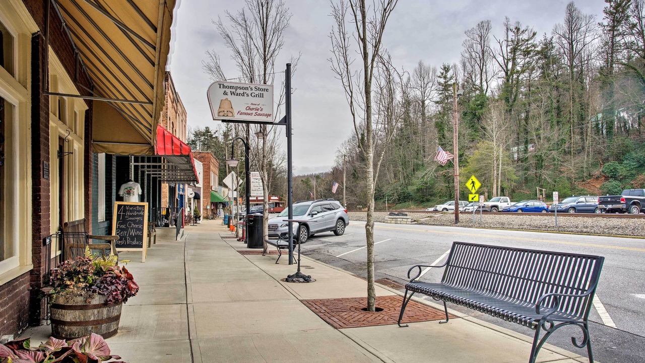 Photo of Others in Saluda