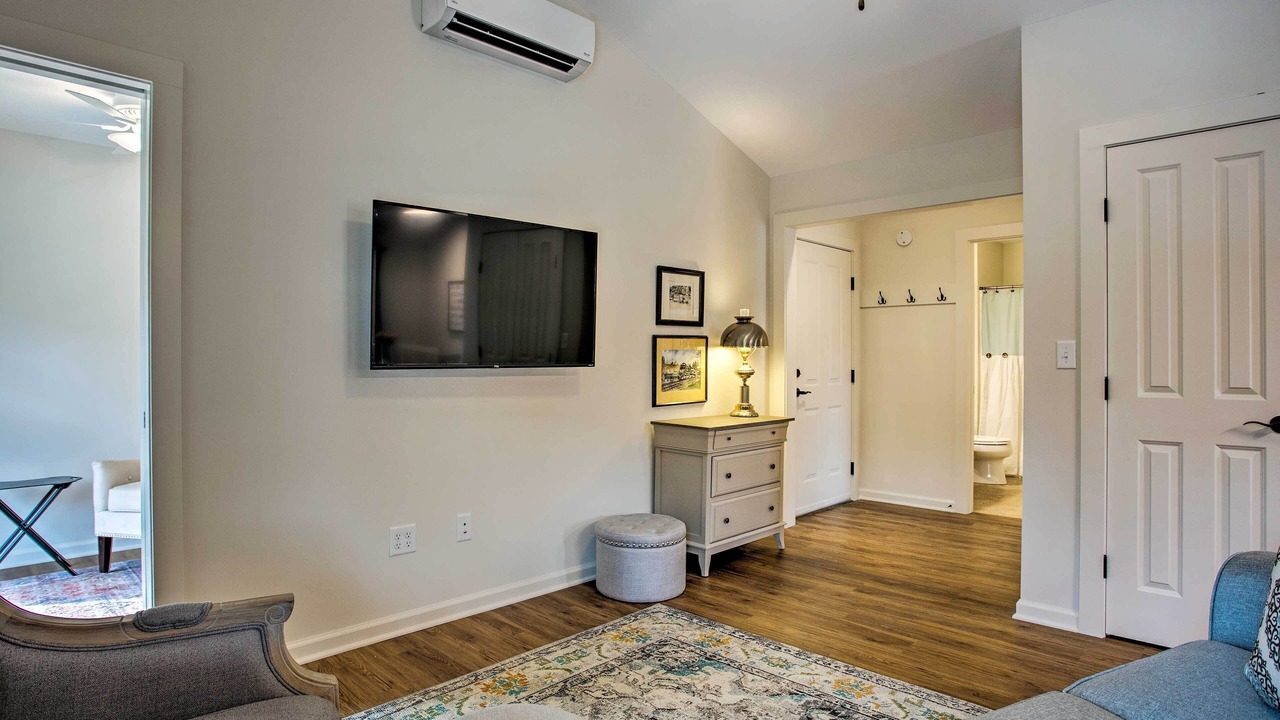 Photo of Livingroom in Saluda