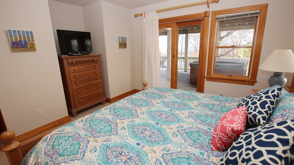 Photo of Bedroom in Monteray Shores
