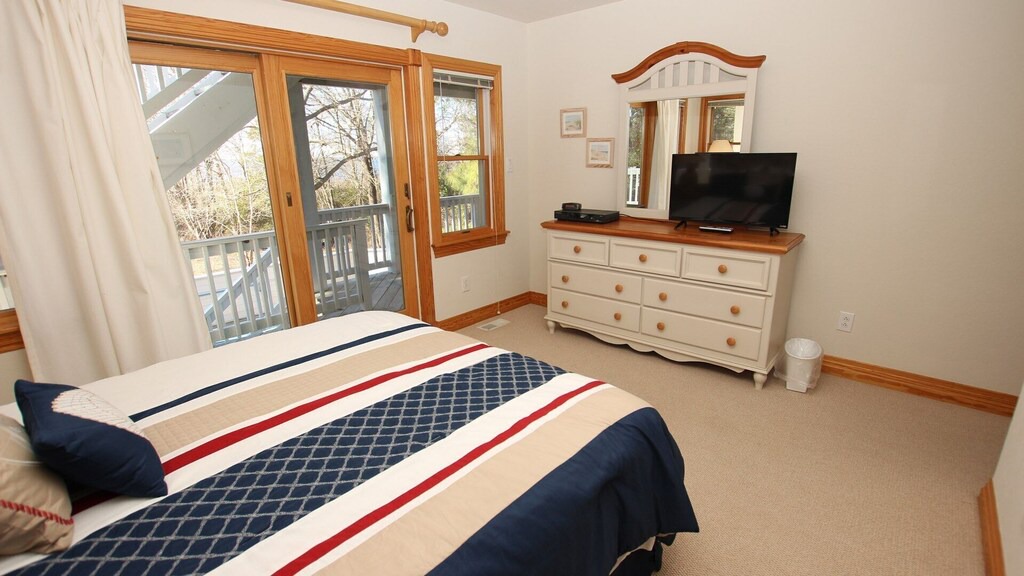 Photo of Bedroom in Monteray Shores