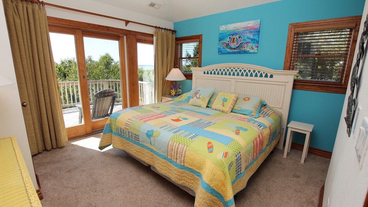 Photo of Bedroom in Monteray Shores