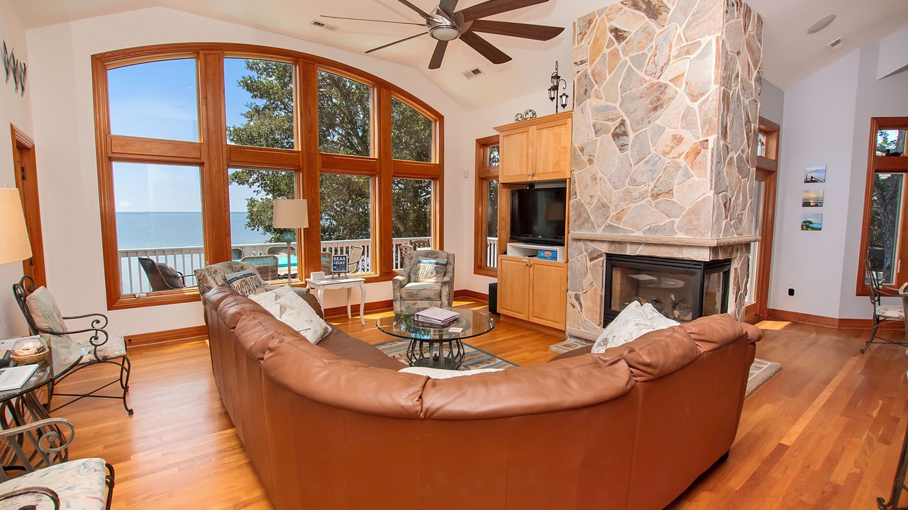 Photo of Livingroom in Monteray Shores