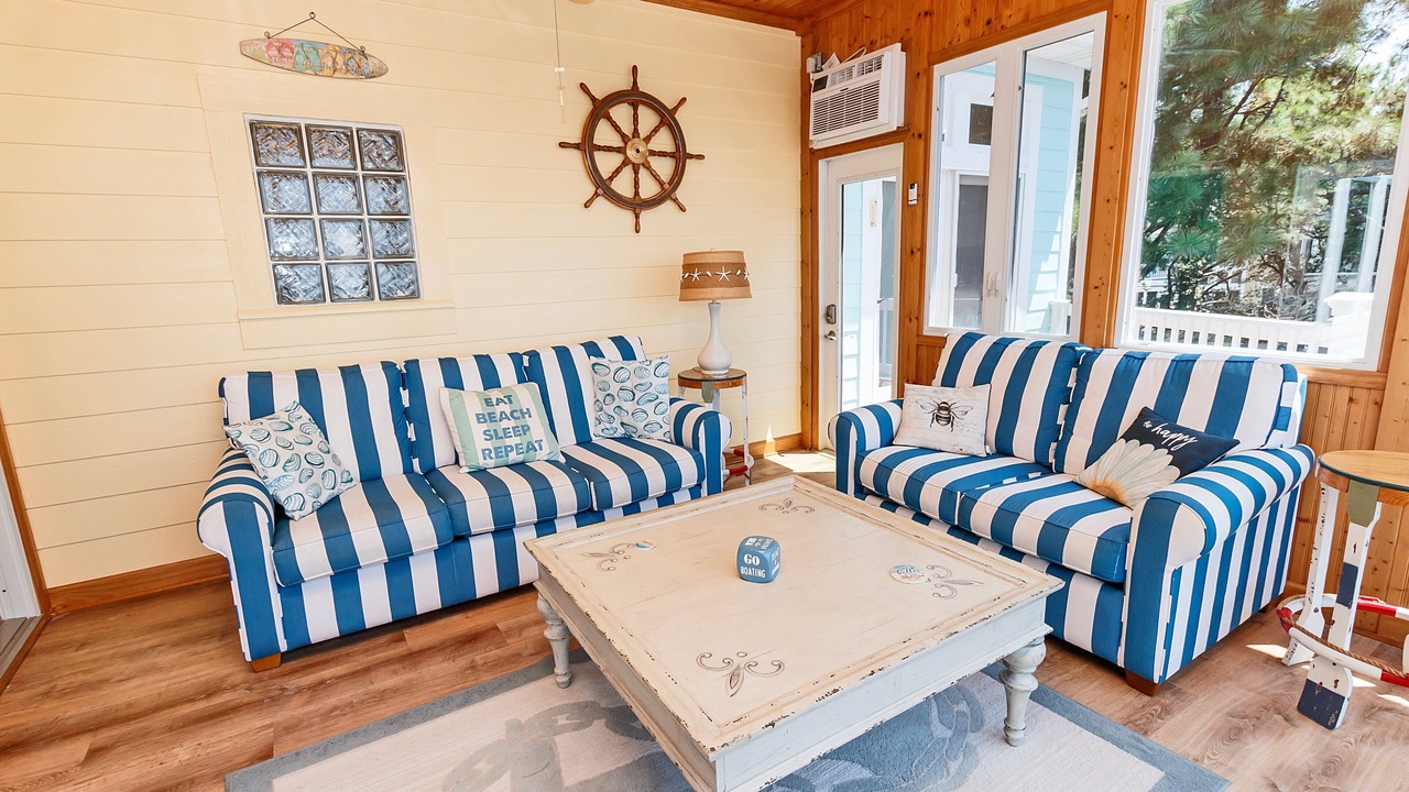 Photo of Livingroom in Monteray Shores