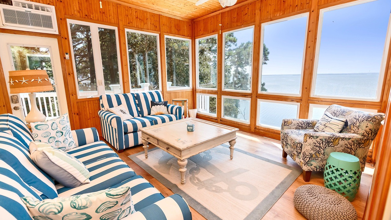 Photo of Livingroom in Monteray Shores