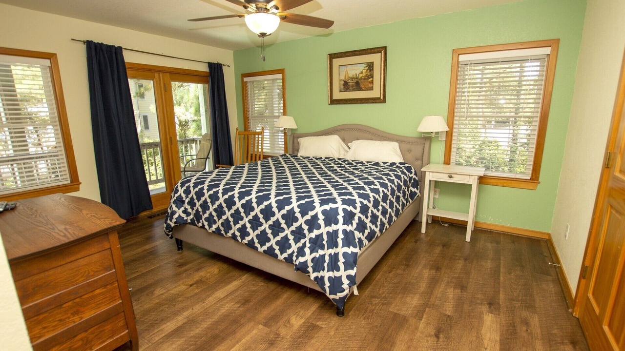 Photo of Bedroom in Corolla Light