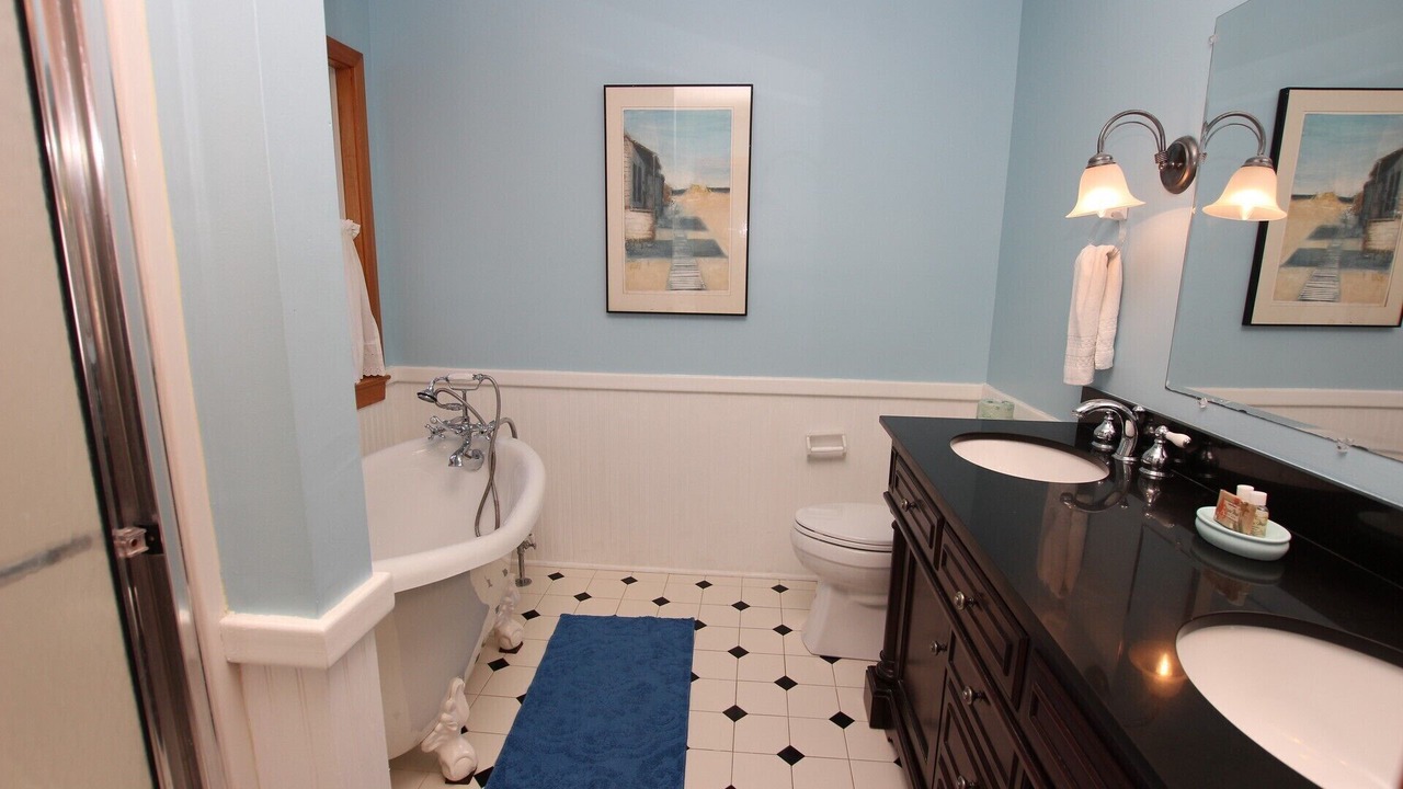 Photo of Bathroom in Corolla Light