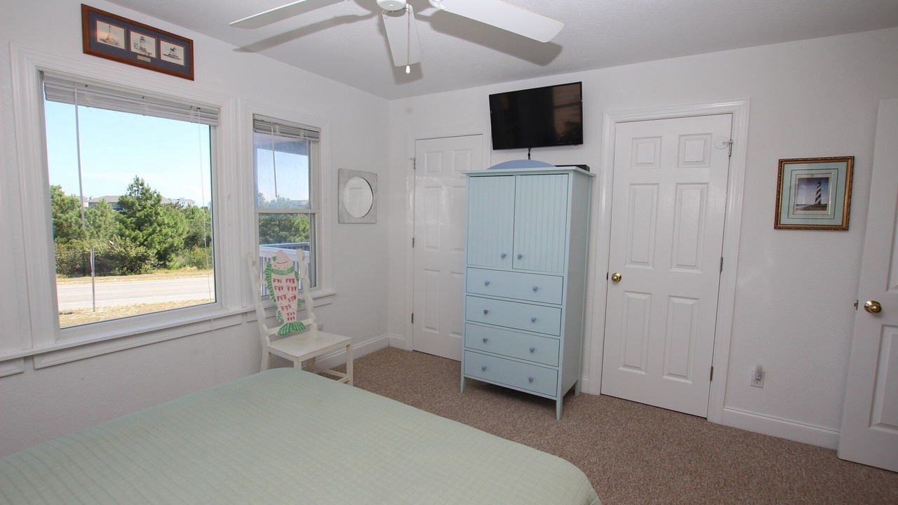 Photo of Bedroom in Monteray Shores