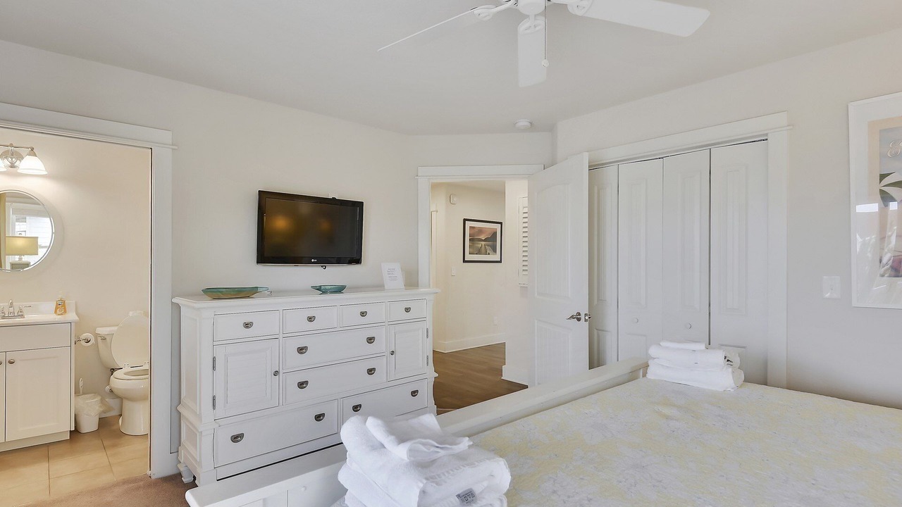 Photo of Bedroom in Corolla Light