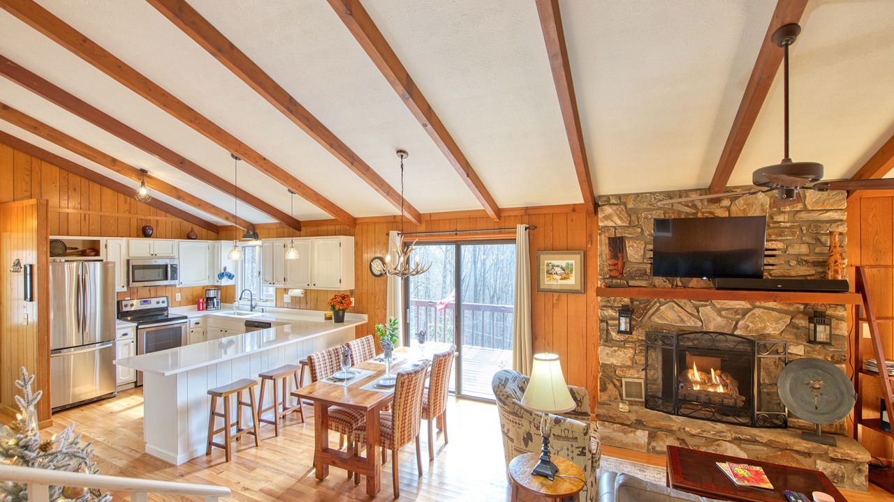 Photo of Livingroom in Maggie Valley