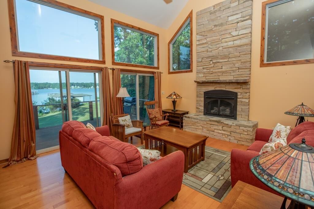 Photo of Livingroom in Olde Ferry Estates
