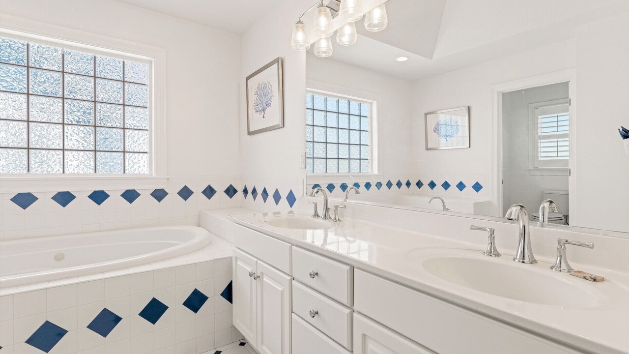 Photo of Bathroom in Manteo