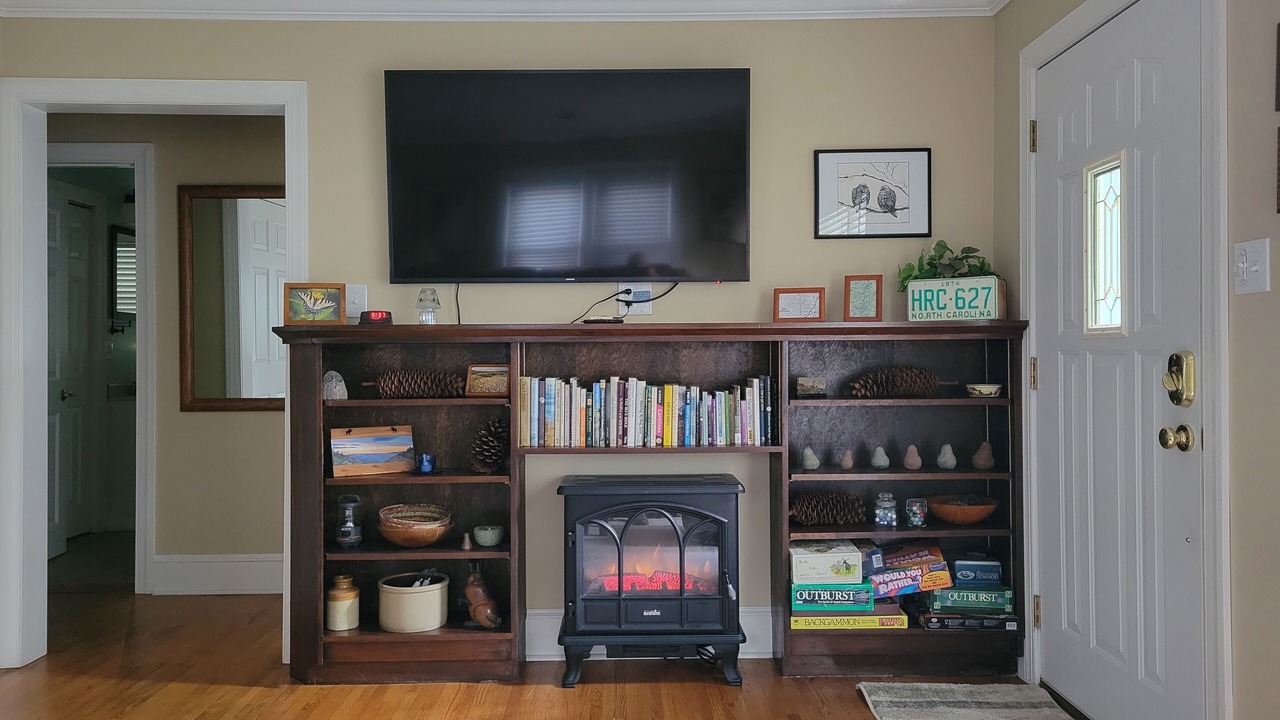 Photo of Livingroom in West Jefferson
