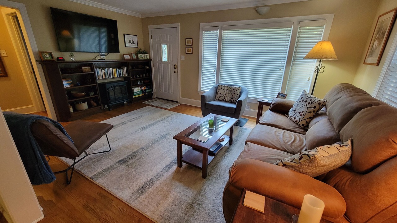 Photo of Livingroom in West Jefferson