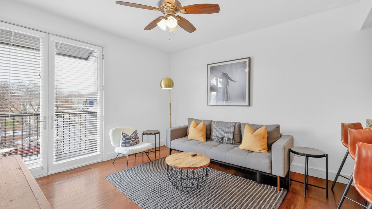 Photo of Livingroom in 12 South