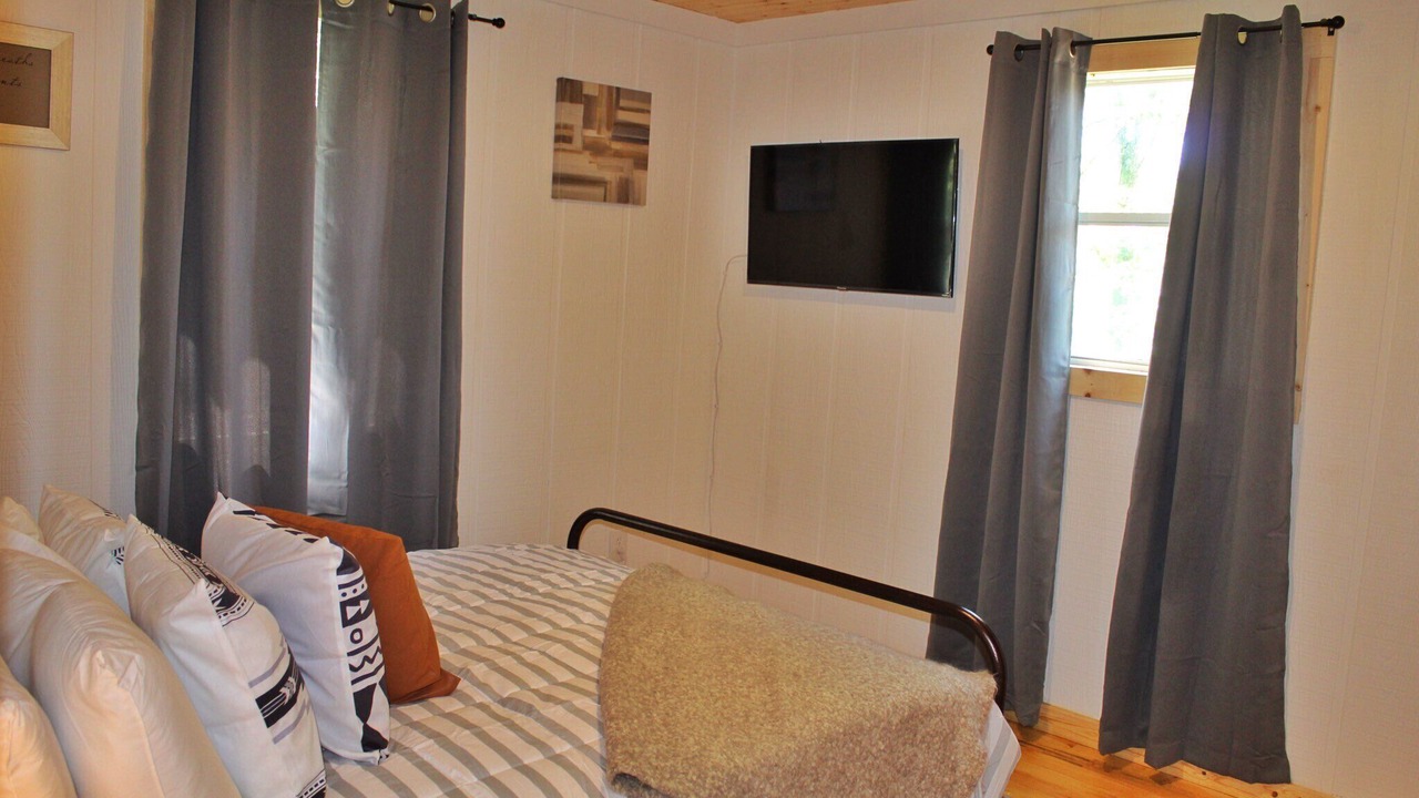 Photo of Bedroom in Elkin