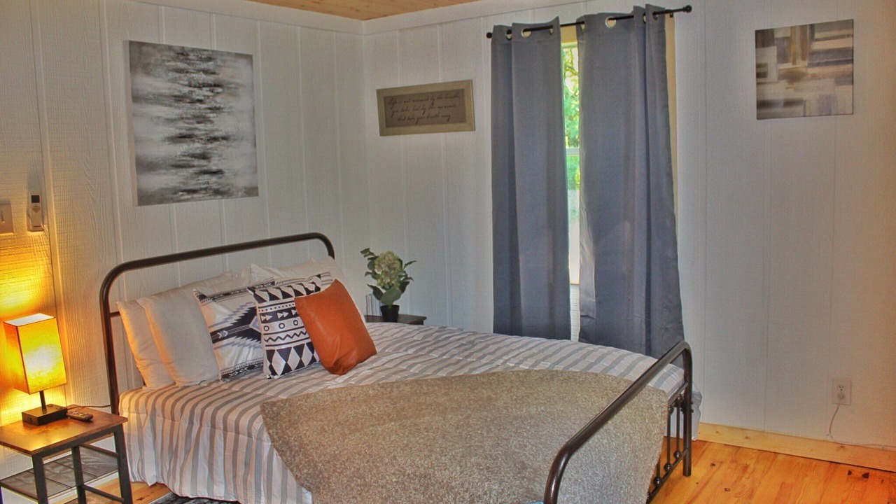 Photo of Bedroom in Elkin