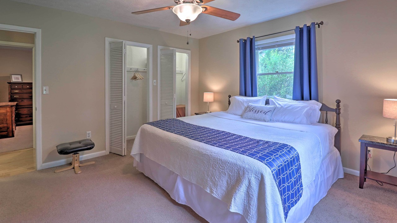Photo of Bedroom in Hendersonville
