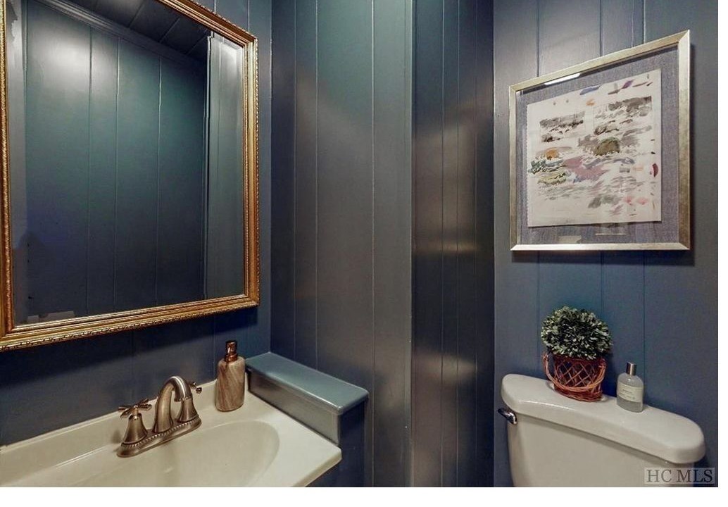 Photo of Bathroom in Mirror Lake