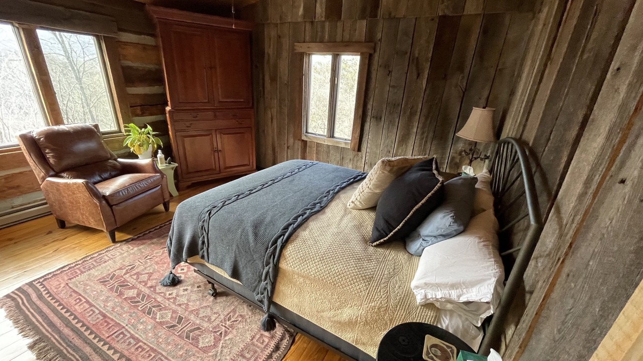 Photo of Bedroom in Hot Springs