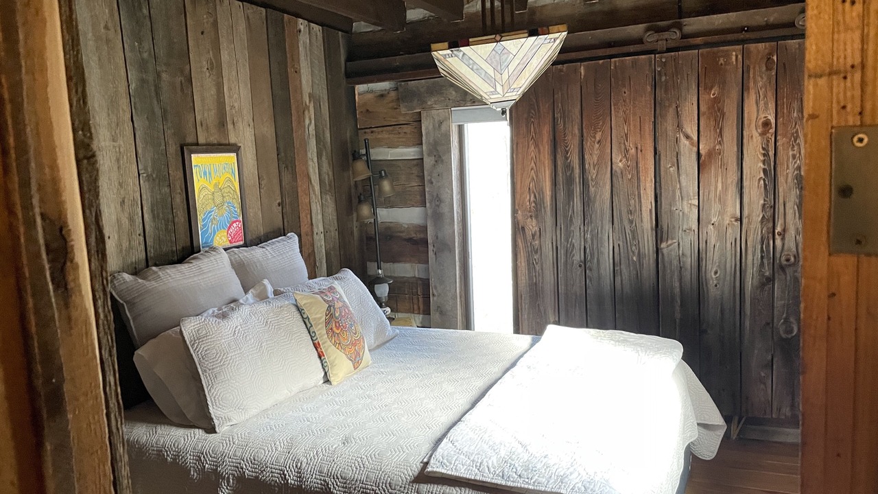 Photo of Bedroom in Hot Springs