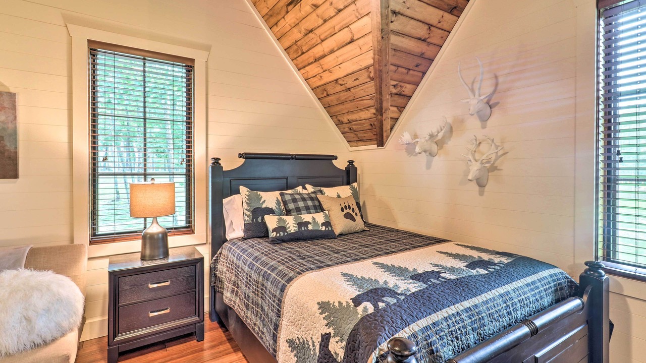 Photo of Bedroom in Glenville