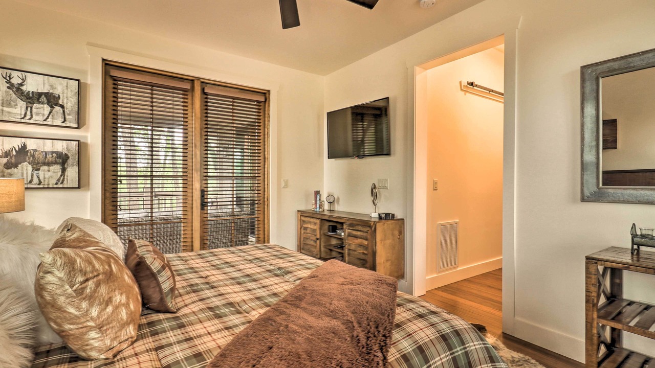 Photo of Bedroom in Glenville