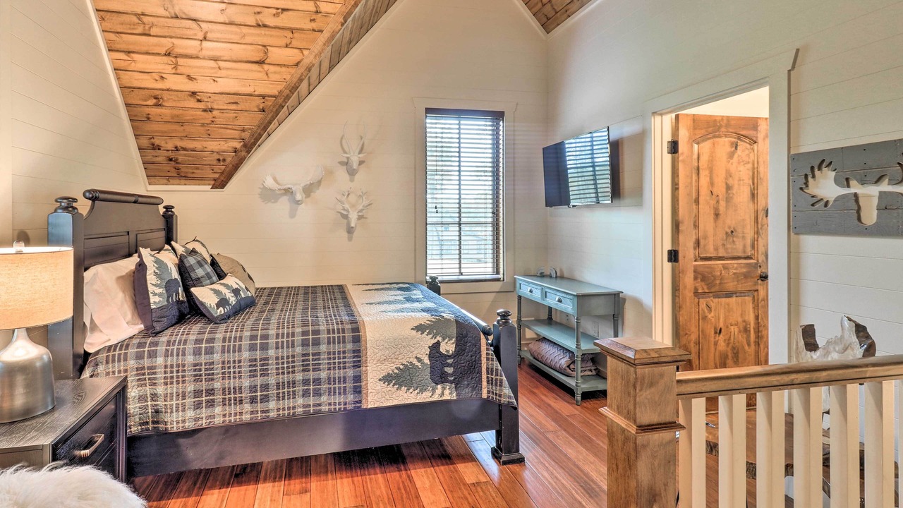 Photo of Bedroom in Glenville