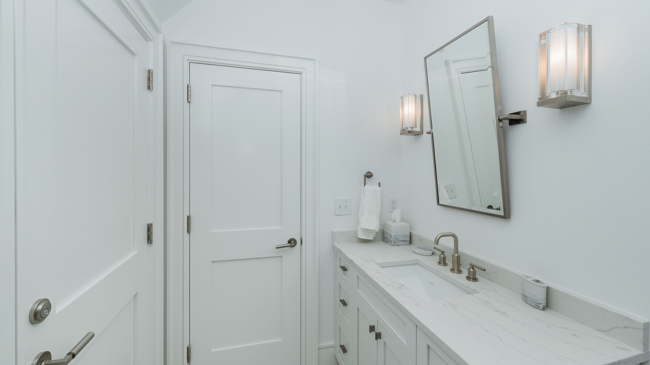 Photo of Bathroom in Vanderhorst Plantation