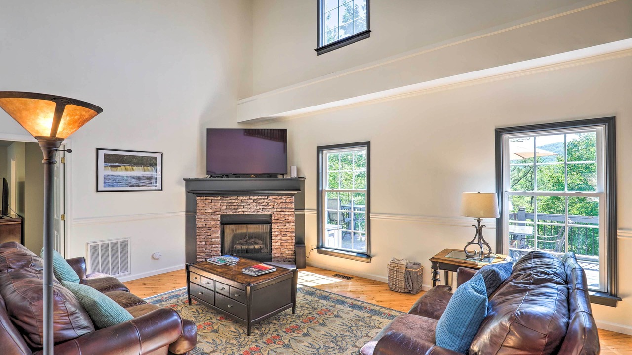 Photo of Livingroom in Pisgah Forest