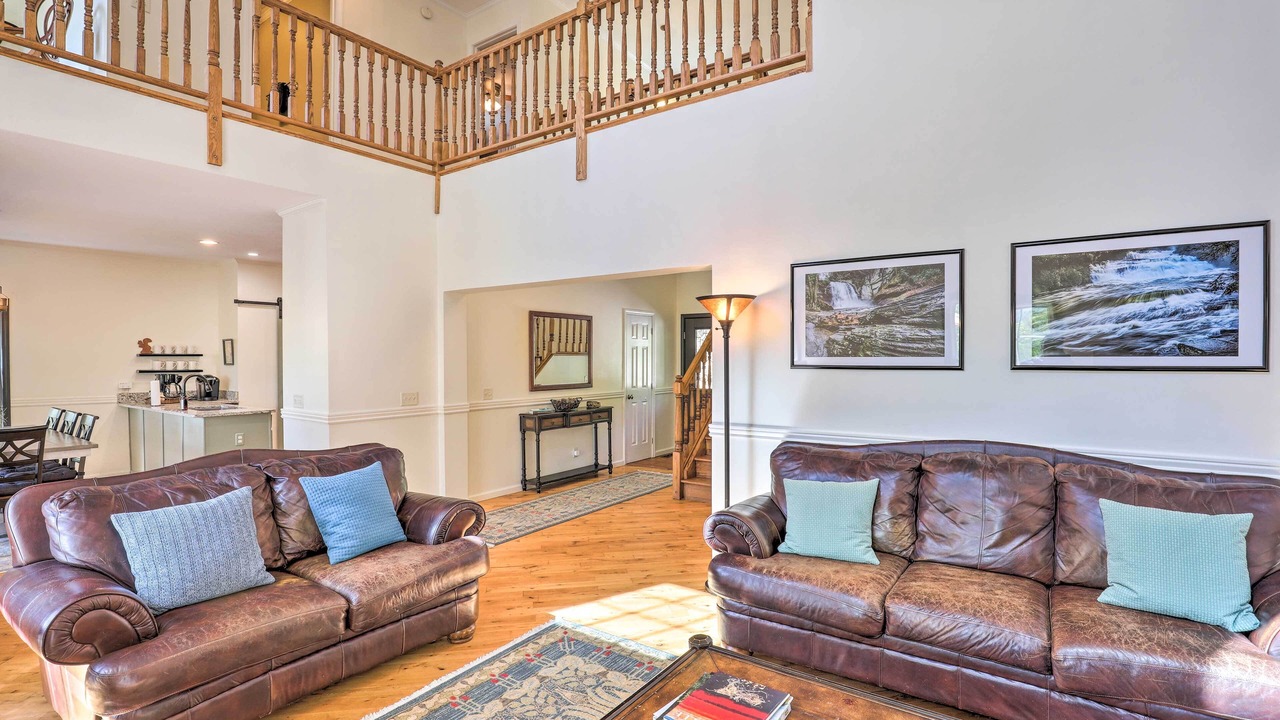 Photo of Livingroom in Pisgah Forest