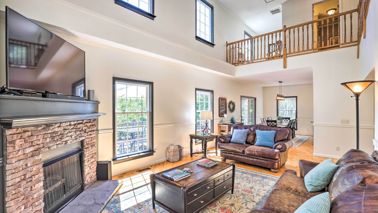 Photo of Livingroom in Pisgah Forest