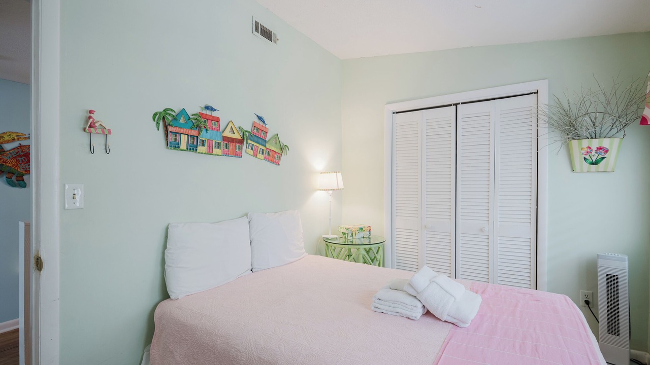 Photo of Bedroom in Folly Field