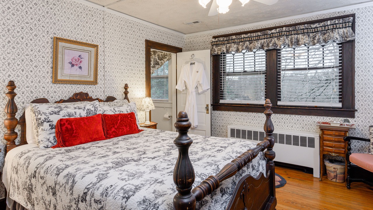 Photo of Bedroom in Asheville