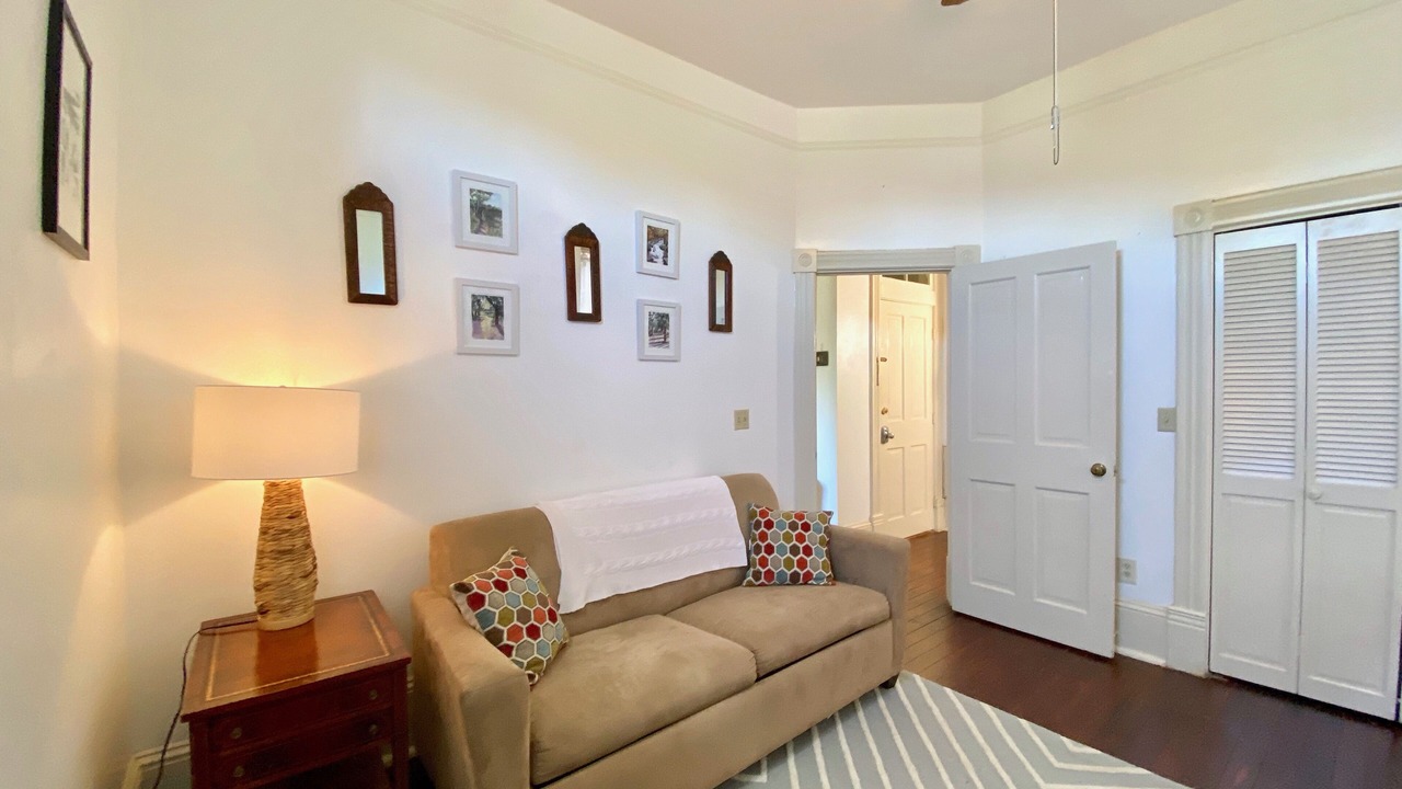 Photo of Livingroom in Old West Broad Neighborhood