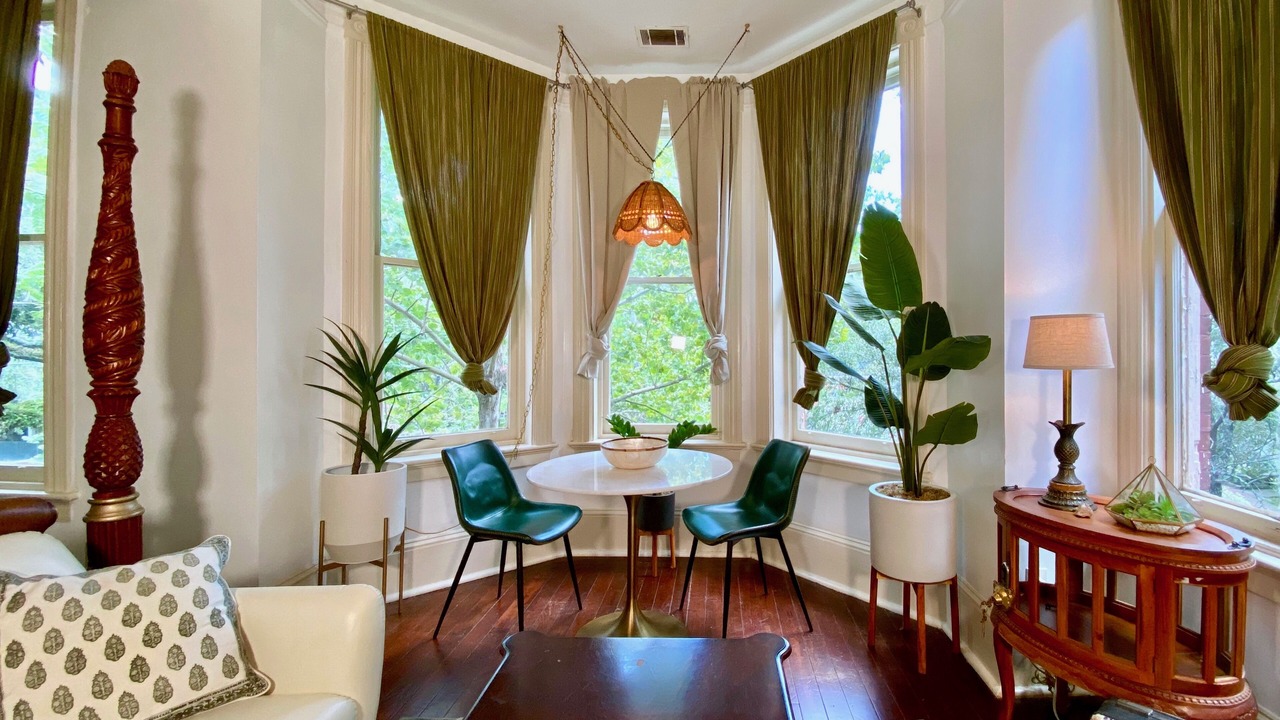 Photo of Livingroom in Old West Broad Neighborhood