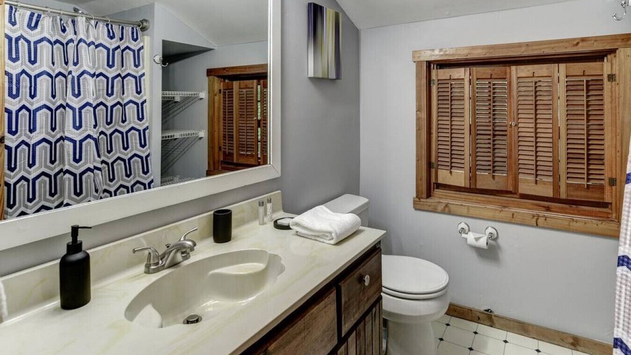 Photo of Bathroom in Royal Pines