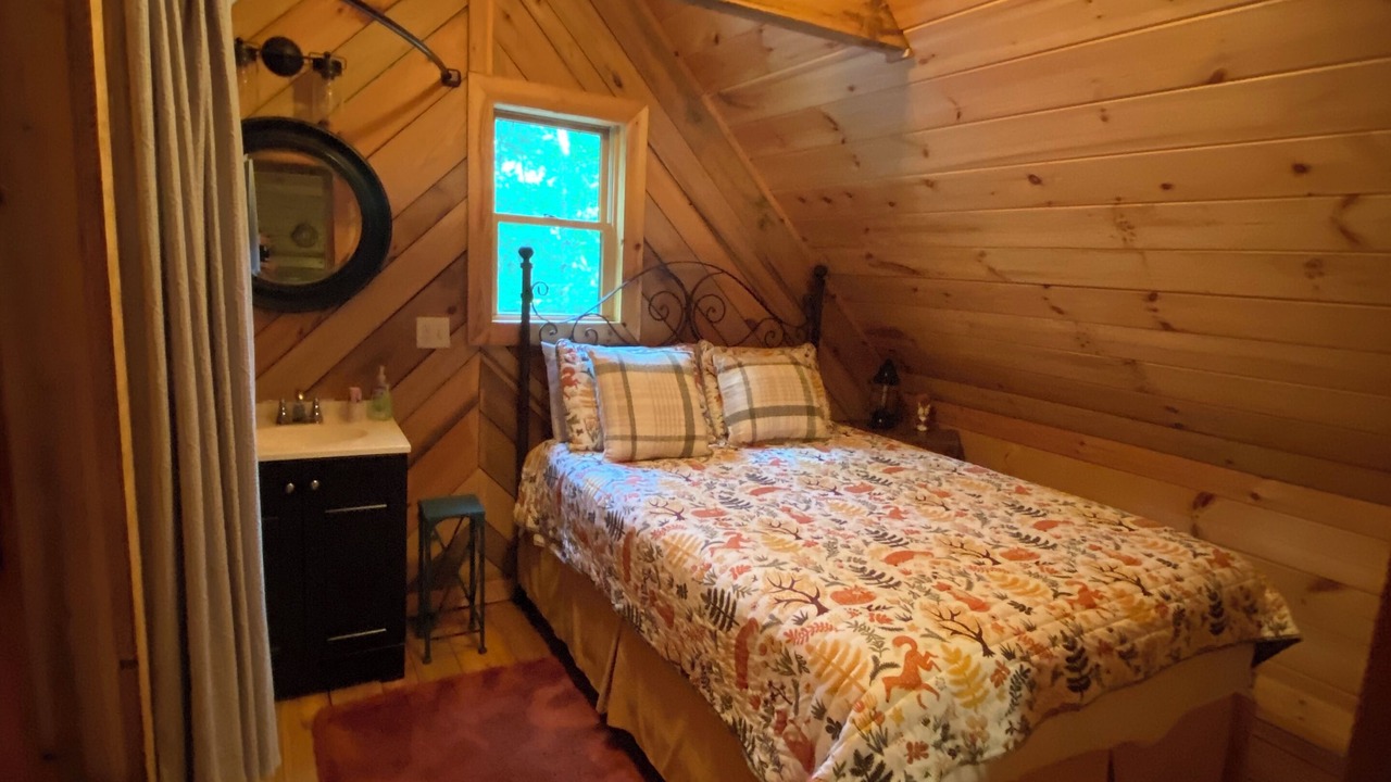 Photo of Bedroom in Deep Gap