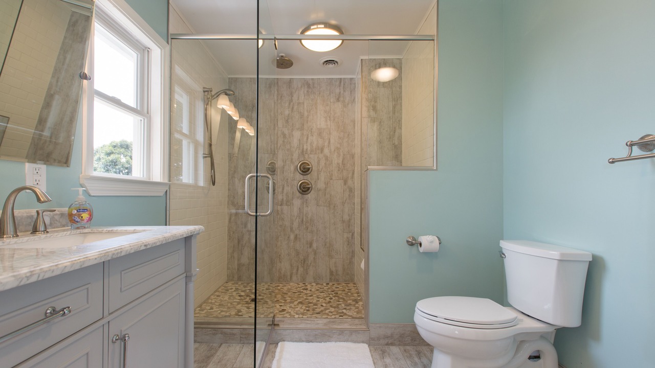 Photo of Bathroom in Royal Pines