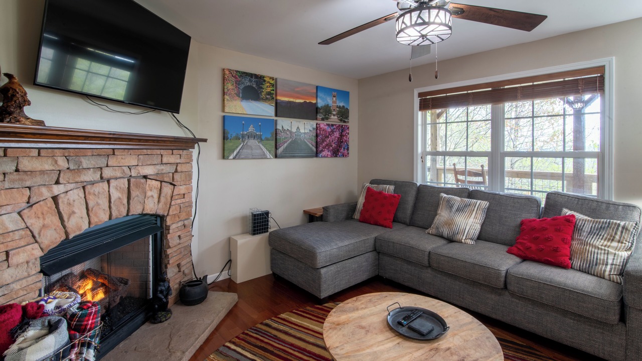 Photo of Livingroom in Cullowhee
