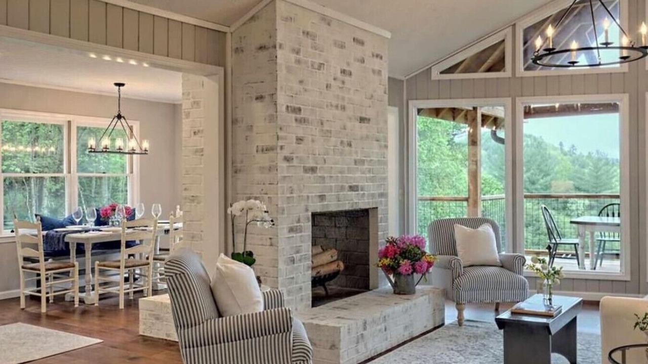 Photo of Livingroom in Cullowhee