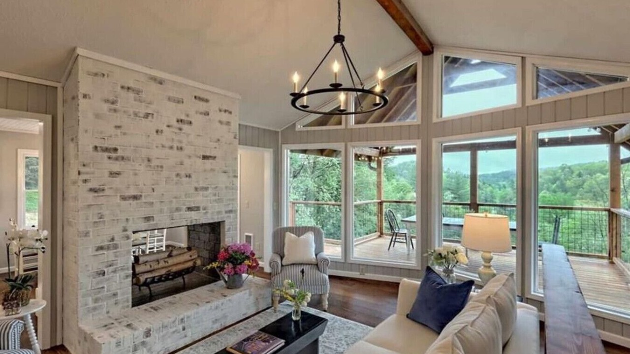 Photo of Livingroom in Cullowhee