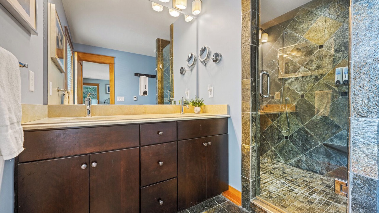 Photo of Bathroom in Colington