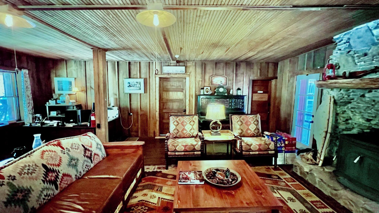 Photo of Livingroom in Topton