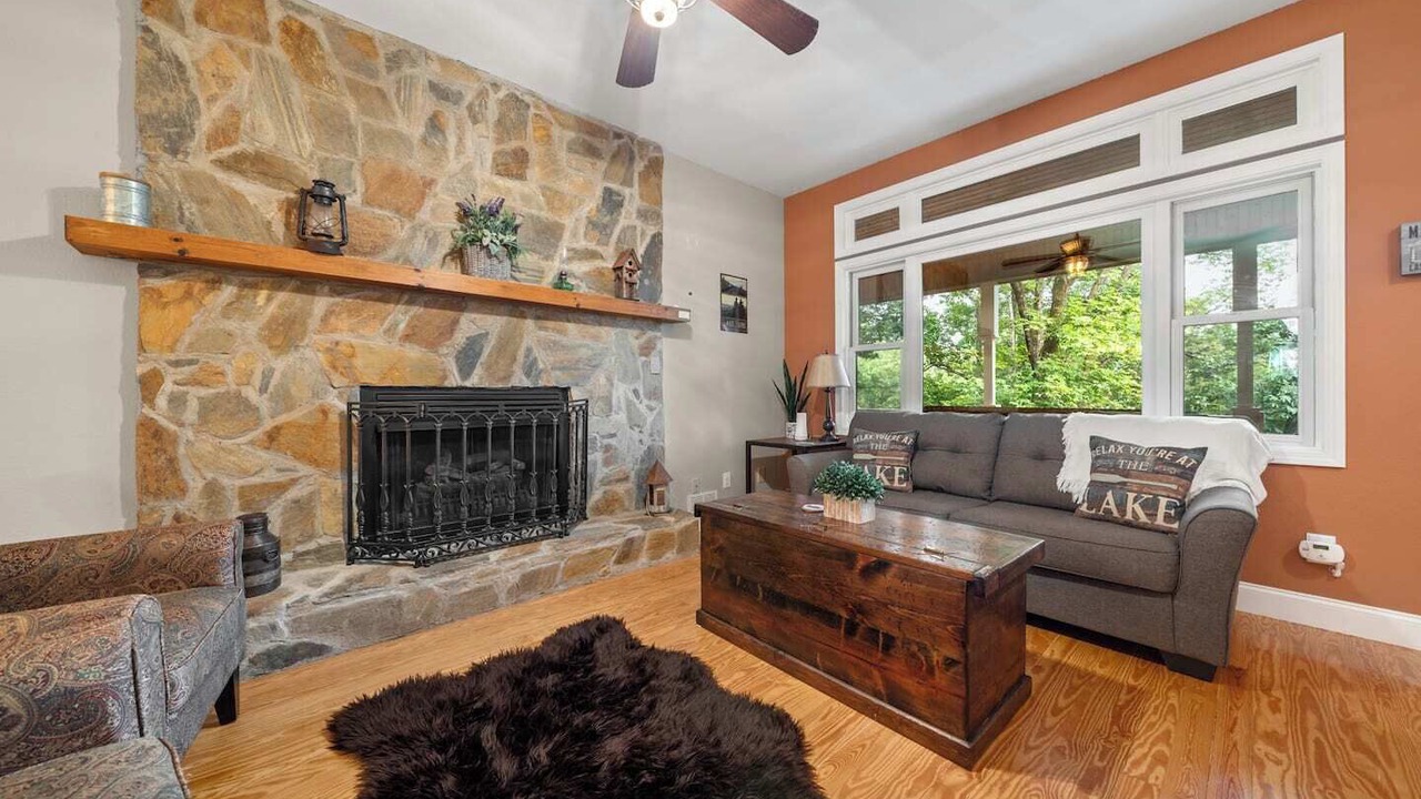 Photo of Livingroom in Lake Lure