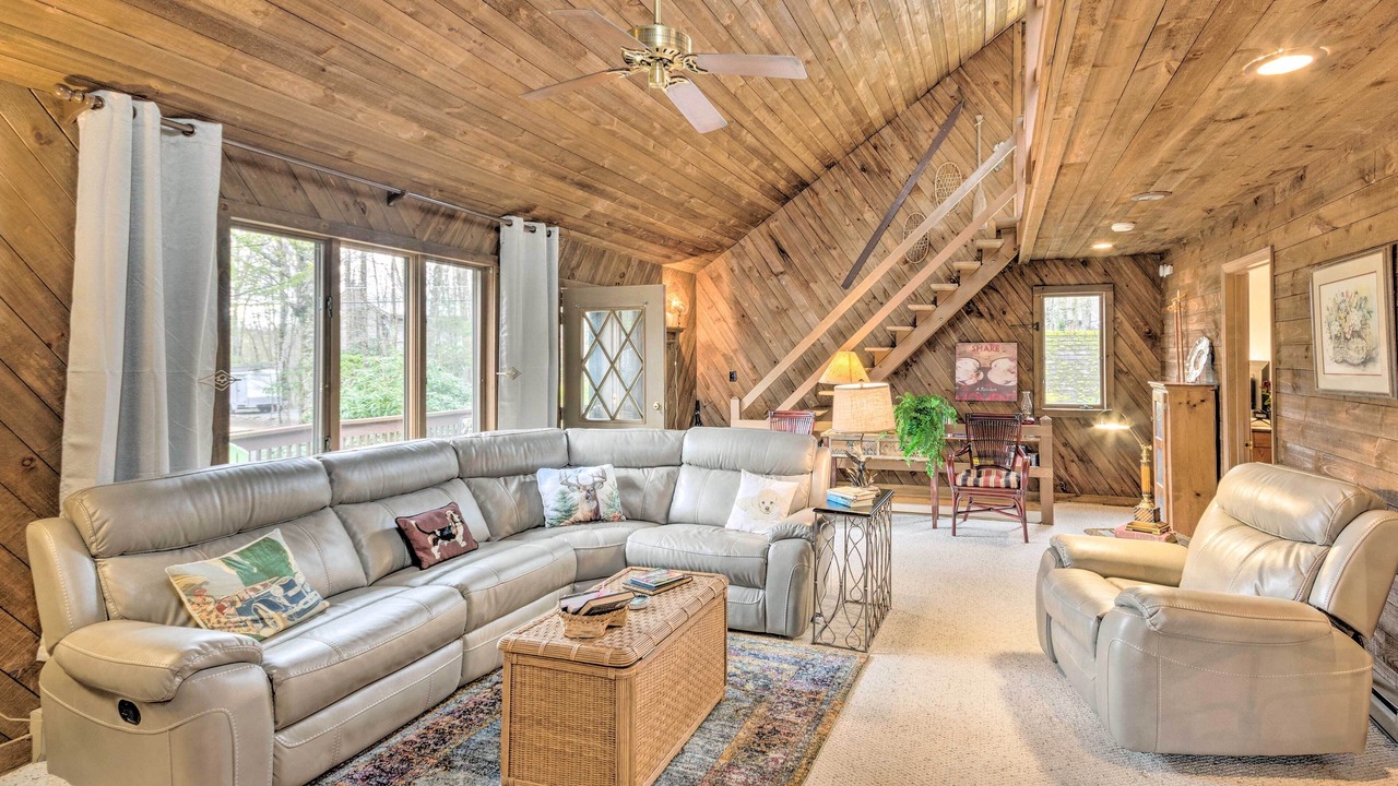 Photo of Livingroom in Charter Hills