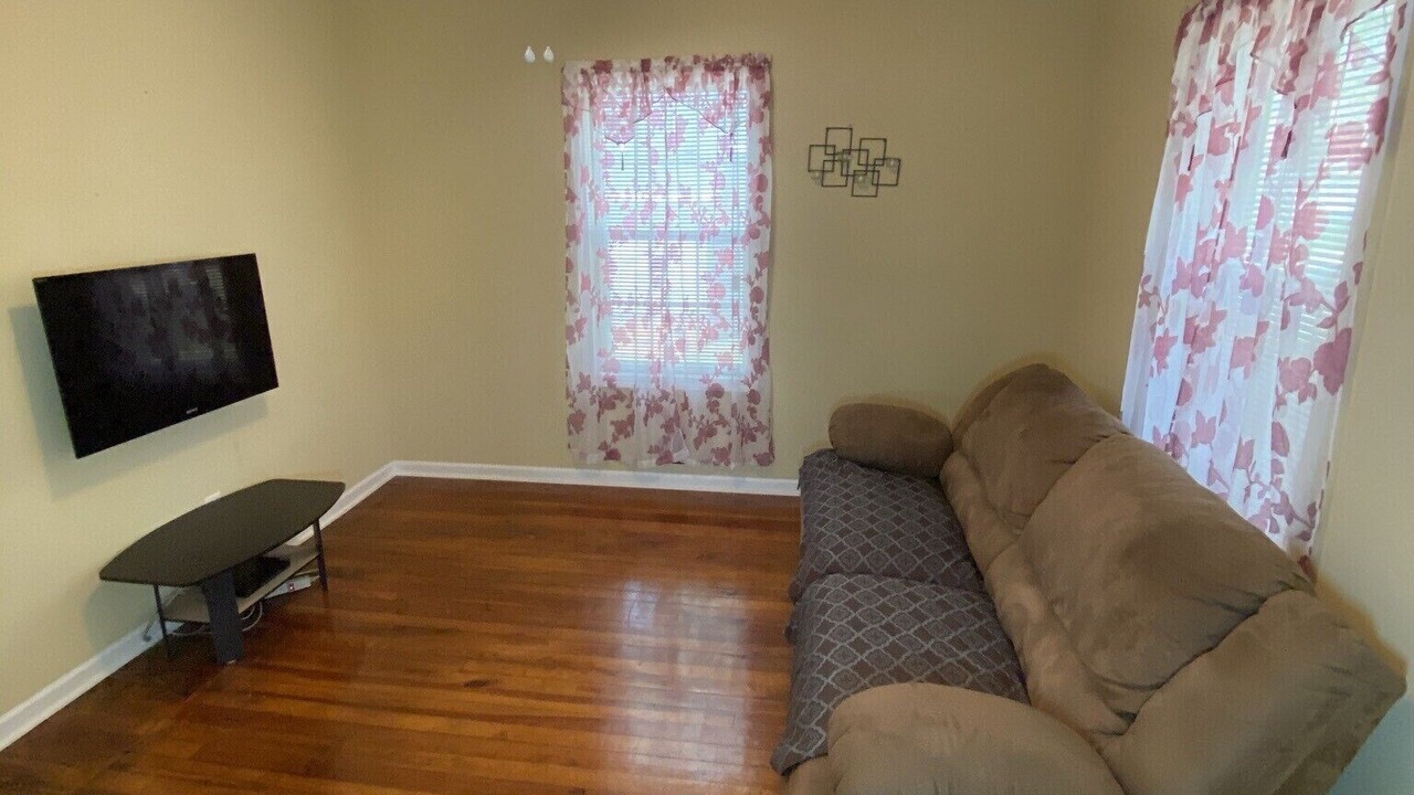 Photo of Livingroom in Roxboro