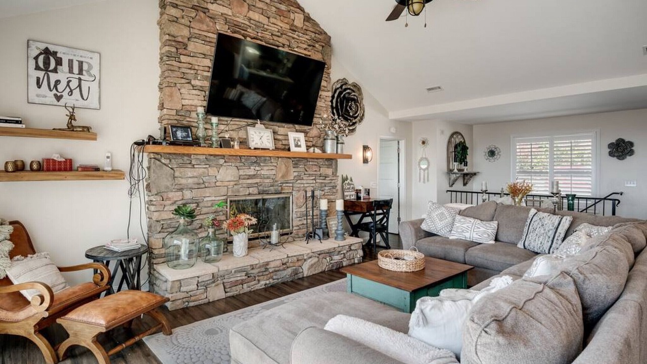 Photo of Livingroom in Sapphire