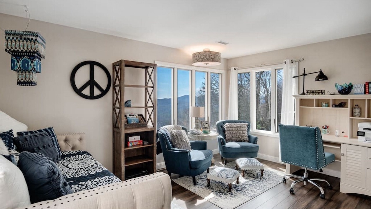 Photo of Livingroom in Sapphire